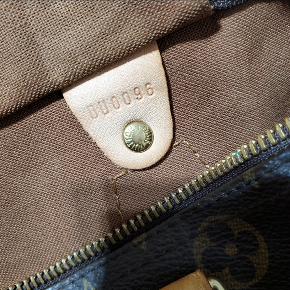 Authentic Louis Vuitton Monogram Speedy 30 - Picture 5 of 13